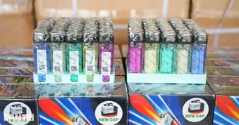 Bắt lô hàng quá cảnh chứa 800.000 bật lửa nghi giả mạo