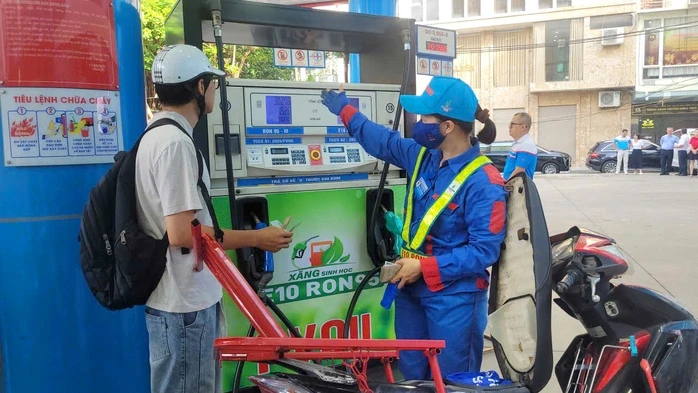 Bộ Công Thương có chỉ đạo sát ngày xăng E10 bán trên toàn quốc Bộ Công Thương có chỉ đạo sát ngày xăng E10 bán trên toàn quốc