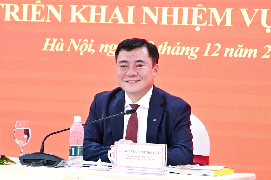 Bộ Công Thương lý giải việc không bán song song xăng E10 và RON 95 Bộ Công Thương lý giải việc không bán song song xăng E10 và RON 95