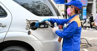 Bộ Công Thương nói rõ lý do giá xăng dầu giảm mạnh, có kỳ phải điều hành ban đêm