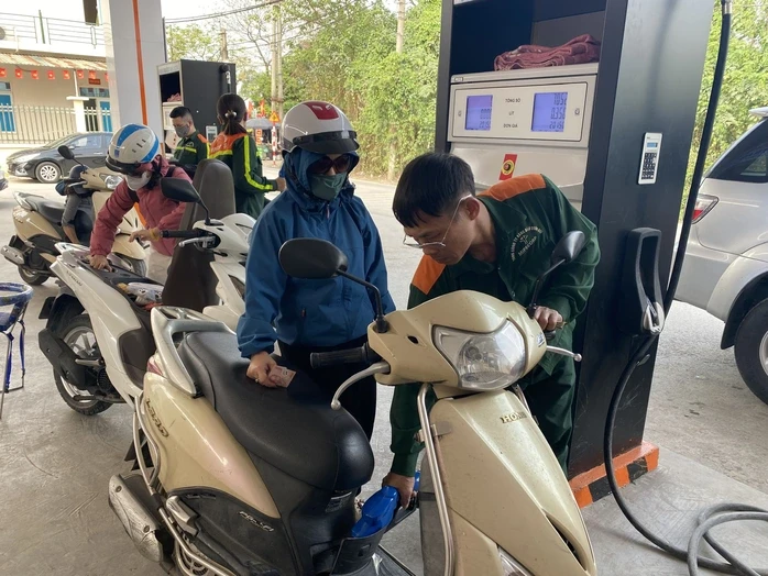 Bộ Công Thương thông báo giữ nguyên giá xăng dầu