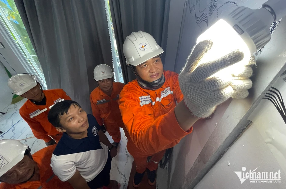 Bộ Công Thương tính toán áp dụng giá điện theo khung giờ với khách hàng sinh hoạt