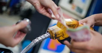 Bún, phở tăng giá 3.000-5.000 đồng; tính phương án hạ nhiệt giá xăng dầu