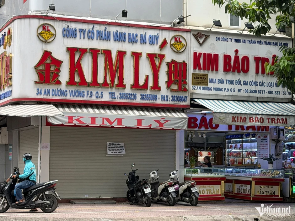 Các phố kim cương rơi vào cảnh chưa từng thấy, tiệm mở cửa đón gió Các phố kim cương rơi vào cảnh chưa từng thấy, tiệm mở cửa đón gió