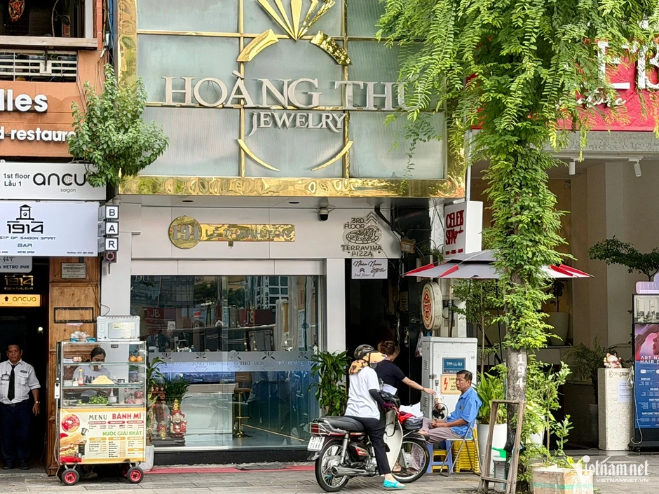 Các phố kim cương rơi vào cảnh chưa từng thấy, tiệm mở cửa đón gió Các phố kim cương rơi vào cảnh chưa từng thấy, tiệm mở cửa đón gió