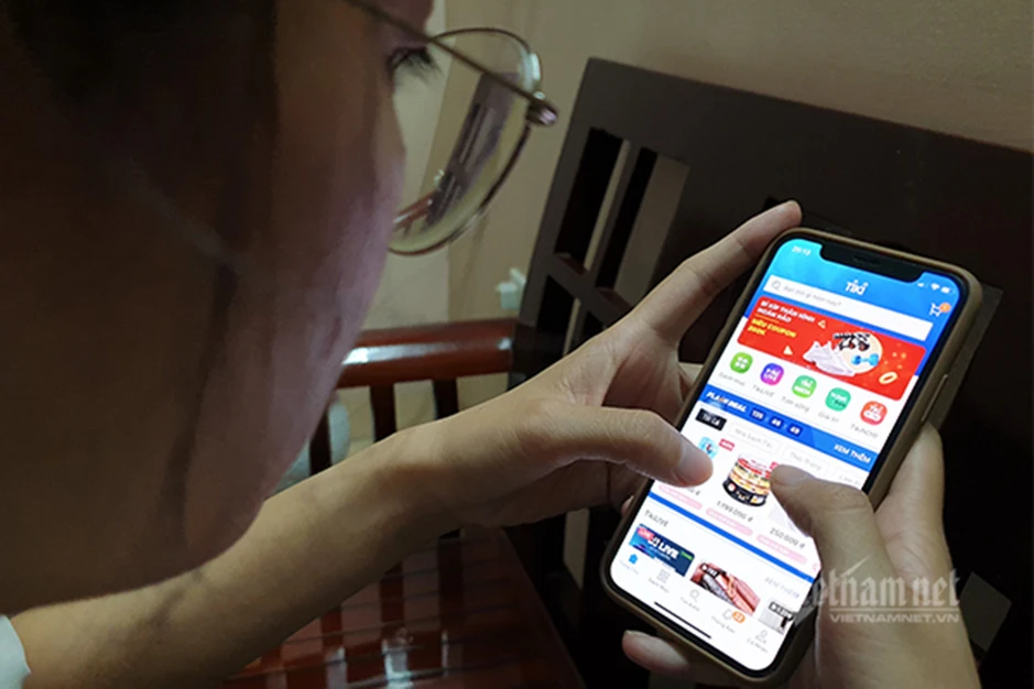 Các sàn đồng loạt tăng phí, người mua khó săn hàng giá rẻ Các sàn đồng loạt tăng phí, người mua khó săn hàng giá rẻ