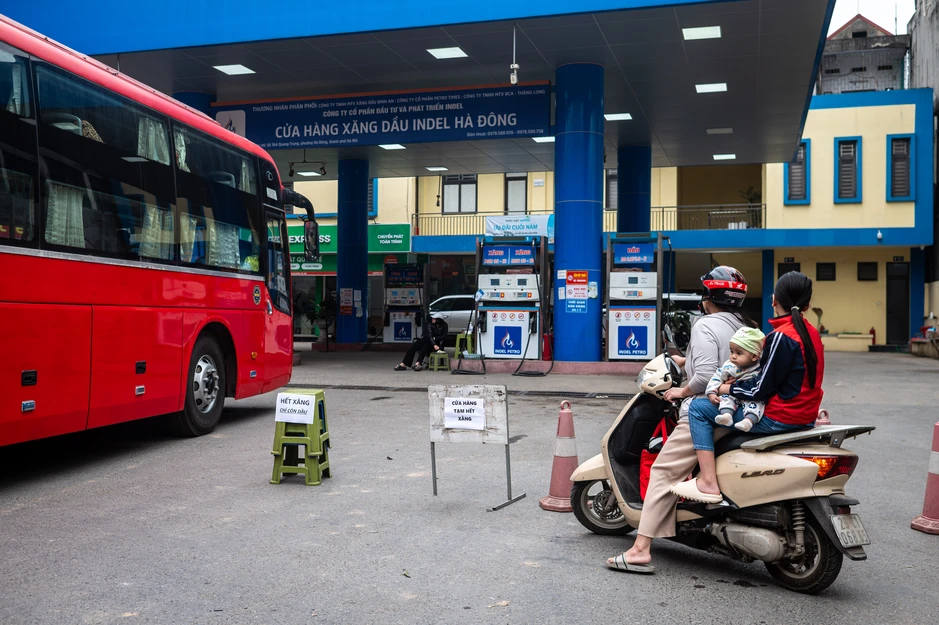 Cấm doanh nghiệp xăng dầu găm hàng, bán 'nhỏ giọt' Cấm doanh nghiệp xăng dầu găm hàng, bán 'nhỏ giọt'