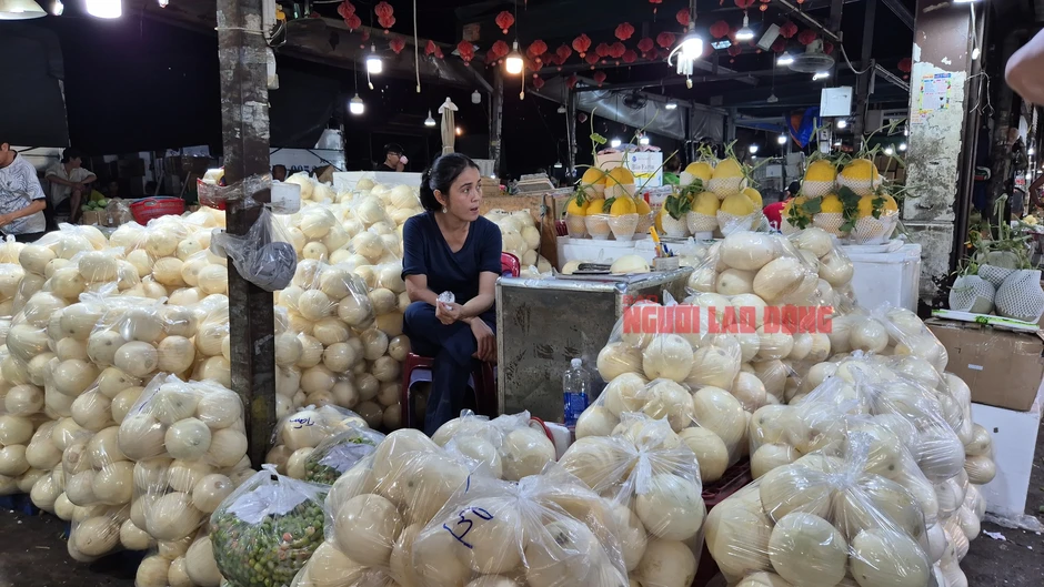 Cận cảnh chợ đầu mối Thủ Đức vào mùa trái cây, ngập sầu riêng, vải, mận Cận cảnh chợ đầu mối Thủ Đức vào mùa trái cây, ngập sầu riêng, vải, mận