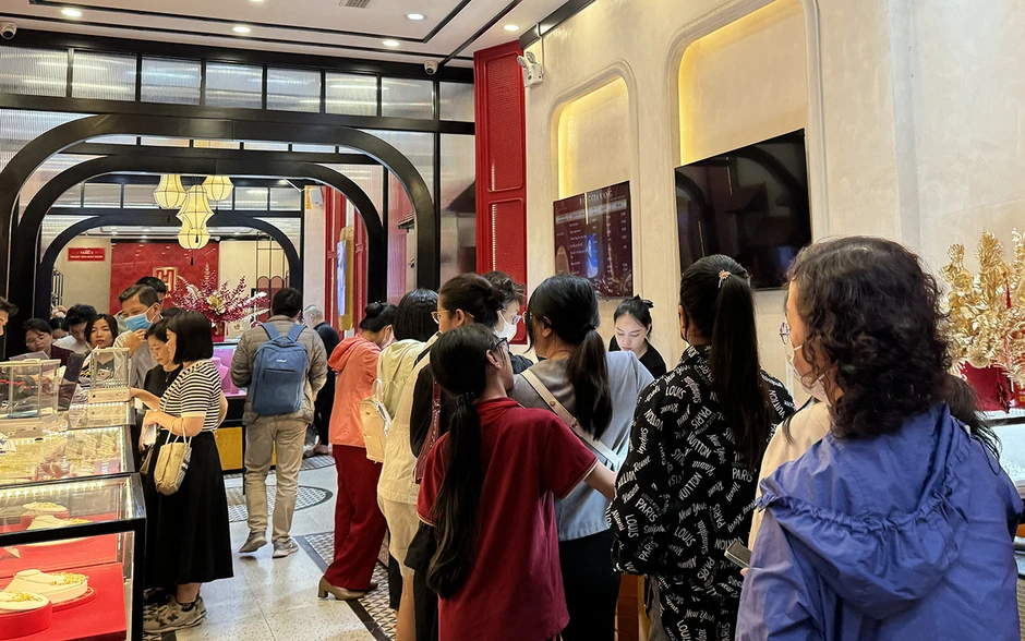 Cận cảnh 'phố vàng' Trần Nhân Tông khi sau công an xuất hiện ở tiệm vàng Bảo Tín Minh Châu