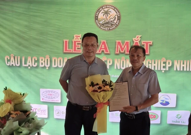 Cận cảnh vườn sầu riêng siêu đắt đỏ ở TP HCM