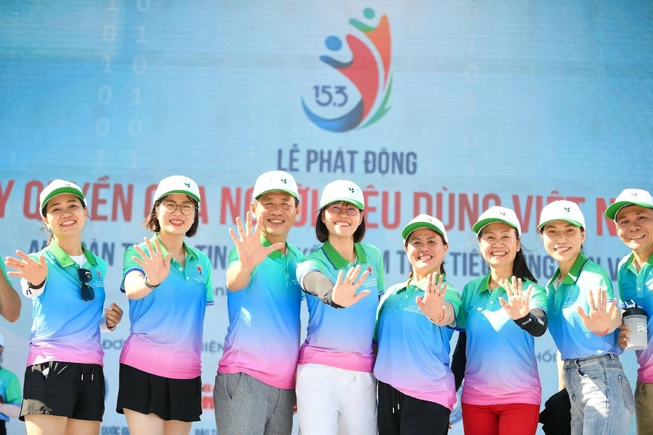 Cần đặt người tiêu dùng ở vị trí trung tâm trong mọi chính sách phát triển Cần đặt người tiêu dùng ở vị trí trung tâm trong mọi chính sách phát triển