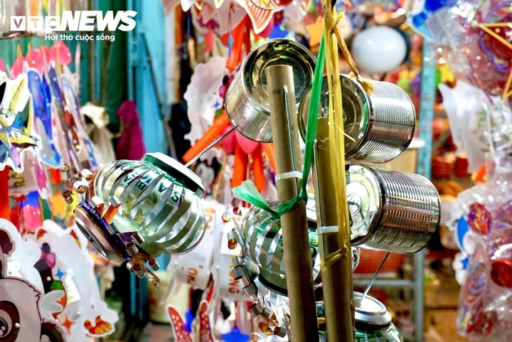 Cận Trung thu, tiểu thương phố lồng đèn ở TP.HCM vẫn 'ngóng' khách mua Cận Trung thu, tiểu thương phố lồng đèn ở TP.HCM vẫn 'ngóng' khách mua