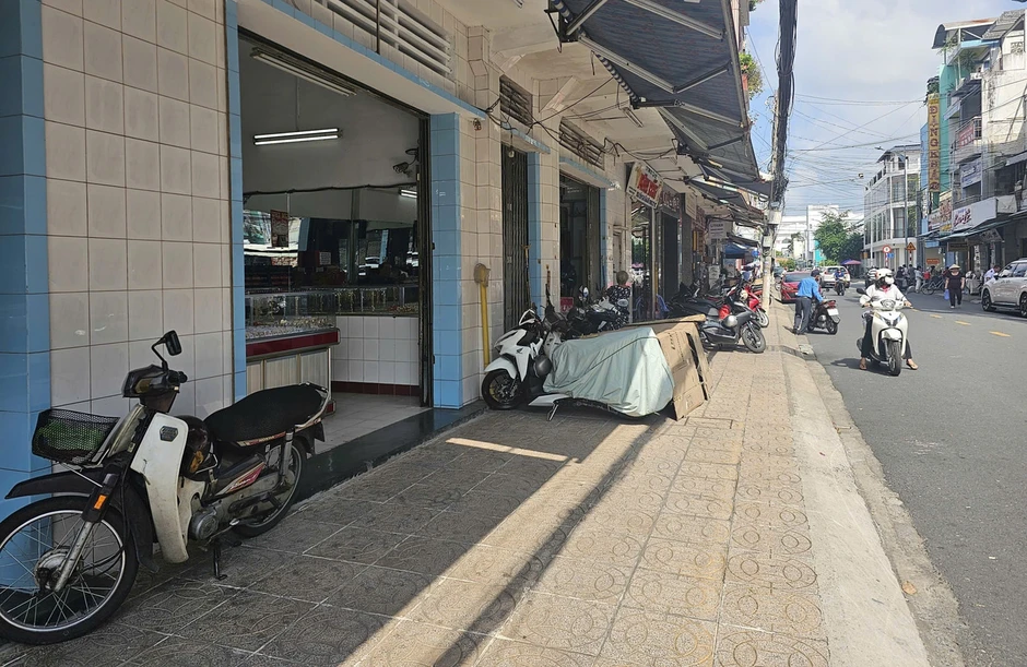 Cảnh tượng 'phố vàng' ở Mỹ Tho khi thương hiệu lớn đột ngột đóng cửa