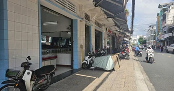 Cảnh tượng 'phố vàng' ở Mỹ Tho khi thương hiệu lớn đột ngột đóng cửa