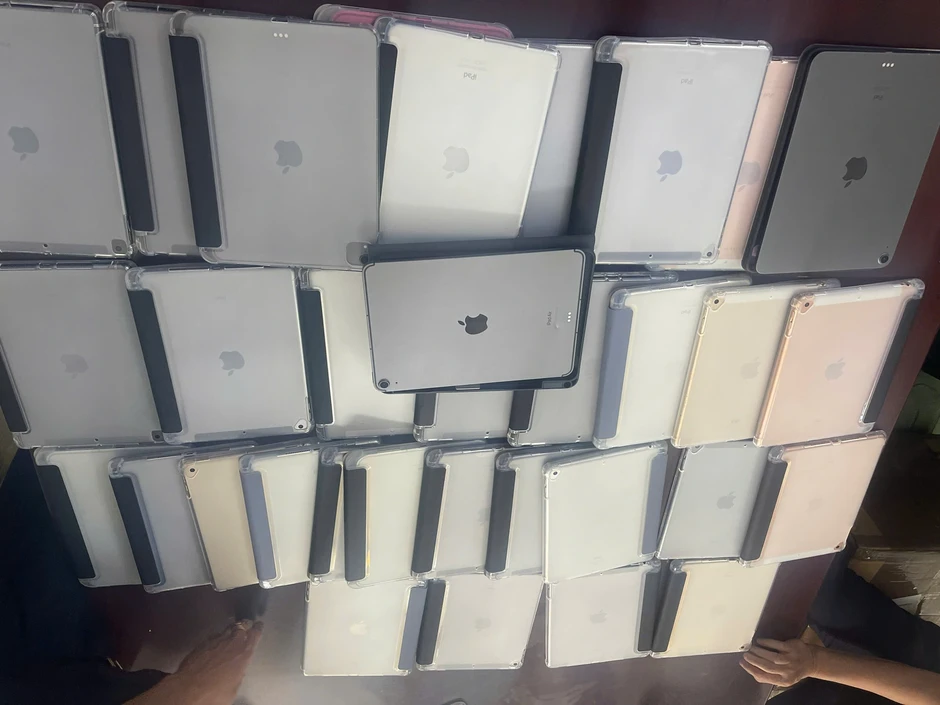 Chặn đứng đường dây tuồn iPhone, máy tính cũ qua cửa khẩu Chặn đứng đường dây tuồn iPhone, máy tính cũ qua cửa khẩu