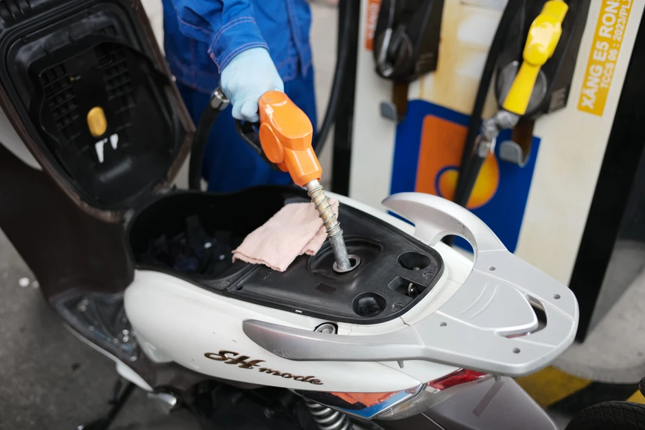 Chỉ được điều chỉnh giá xăng dầu khi tăng trên 15% Chỉ được điều chỉnh giá xăng dầu khi tăng trên 15%