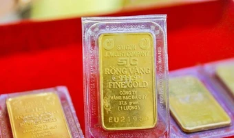 Chỉ sau 4 tháng, giá vàng giảm 'sốc' thế nào từ đỉnh lịch sử?