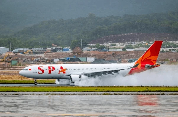 Chiếc máy bay thân rộng đầu tiên của Sun PhuQuoc Airways đã về Phú Quốc sau hành trình đặc biệt: Gặp trục trặc dẫn đường ở Cực Bắc, mất GPS khi qua Nga, phải đổi sân bay vì bão ở Nhật Chiếc máy bay thân rộng đầu tiên của Sun PhuQuoc Airways đã về Phú Quốc sau hành trình đặc biệt: Gặp trục trặc dẫn đường ở Cực Bắc, mất GPS khi qua Nga, phải đổi sân bay vì bão ở Nhật