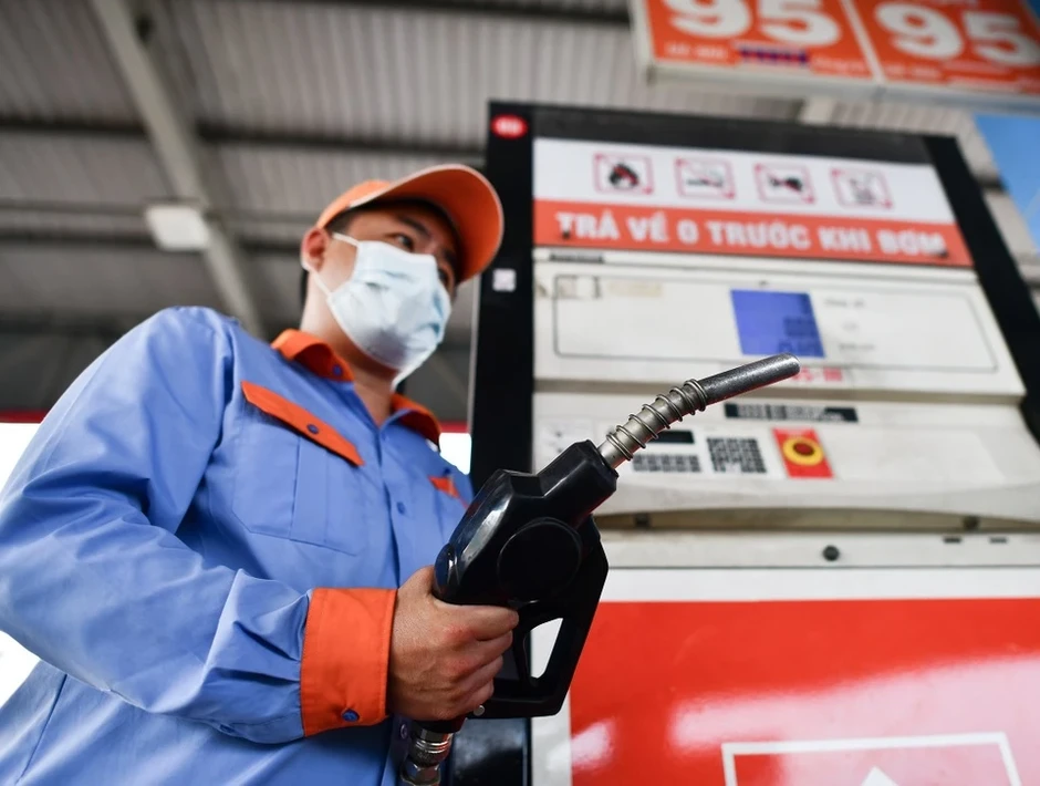 Chính thức trình Quốc hội miễn một loạt sắc thuế cho xăng, dầu Chính thức trình Quốc hội miễn một loạt sắc thuế cho xăng, dầu