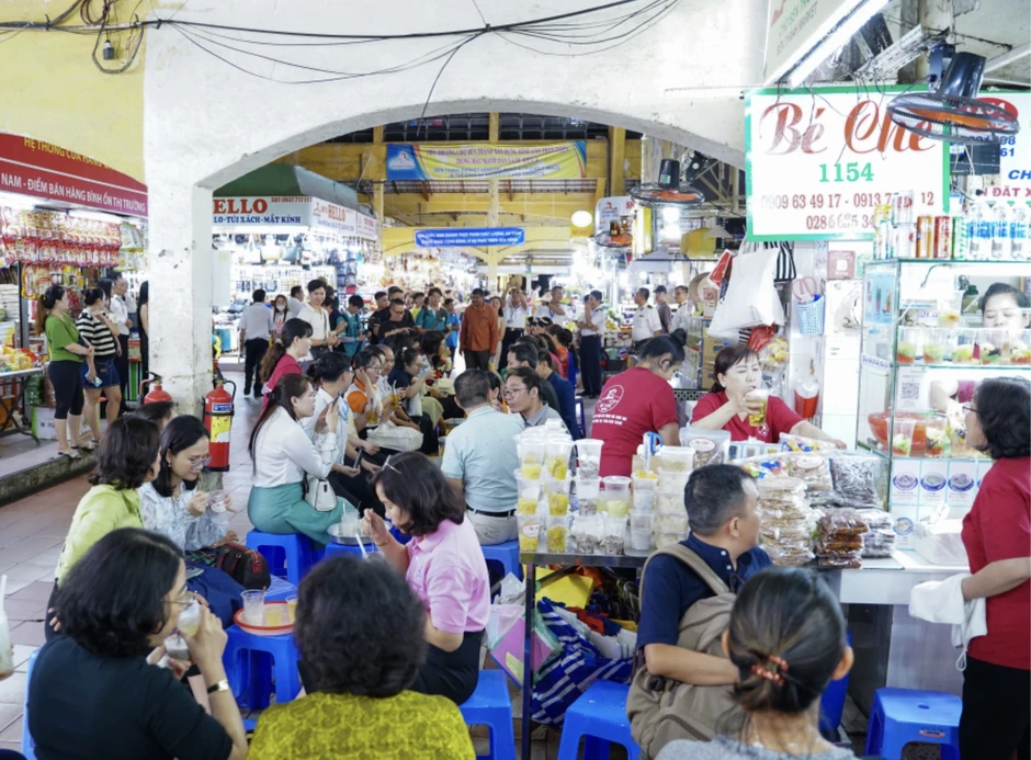 Chợ Bến Thành siết an toàn thực phẩm sau sự cố gián bò vào thức ăn Chợ Bến Thành siết an toàn thực phẩm sau sự cố gián bò vào thức ăn