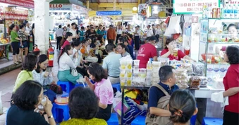 Chợ Bến Thành siết an toàn thực phẩm sau sự cố gián bò vào thức ăn