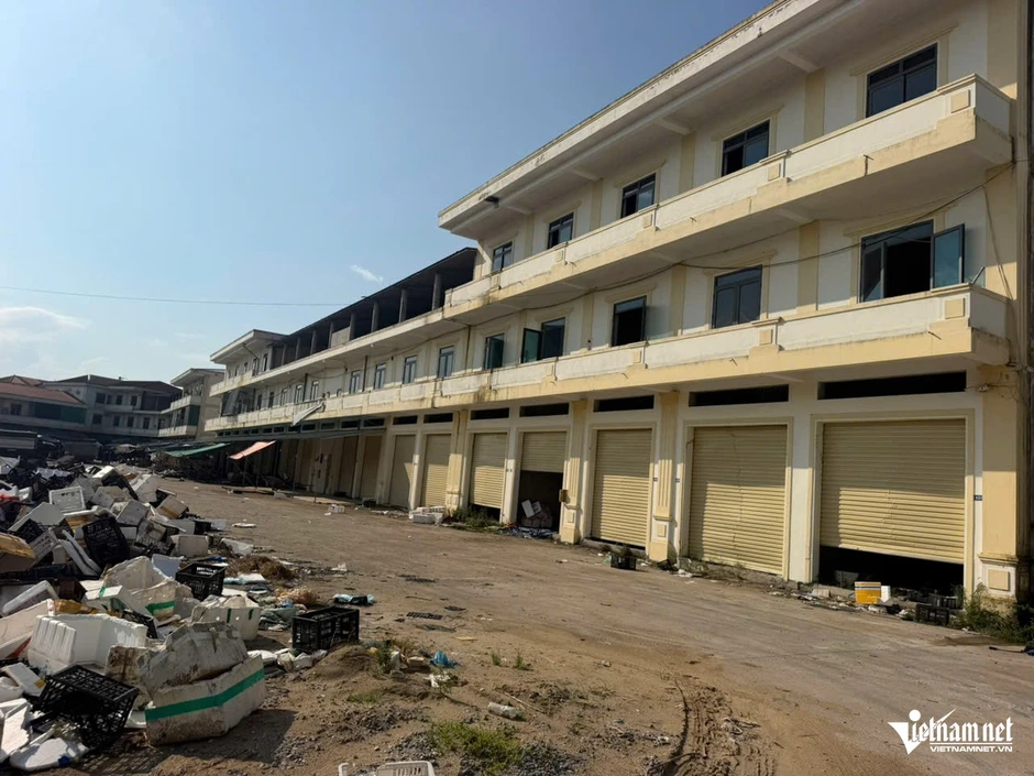 Chợ đầu mối hơn 140 tỷ ở Hà Tĩnh, gần 100 ki-ốt vẫn bỏ trống