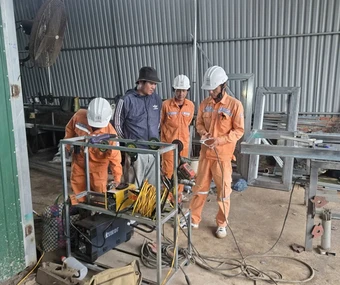 Chủ động nguồn điện, doanh nghiệp vùng biên tăng tốc sản xuất