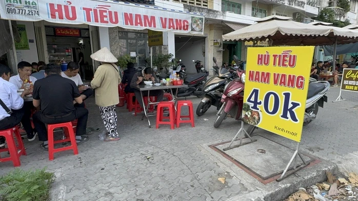 Chủ quán phở ở TPHCM quyết không tăng giá dù gas tăng gấp đôi