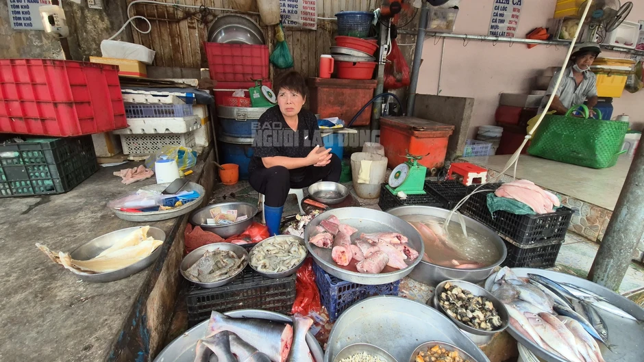 Chủ sạp chè hơn 50 năm ở chợ Tân Định tiết lộ lý do giữ giá bán nhiều năm