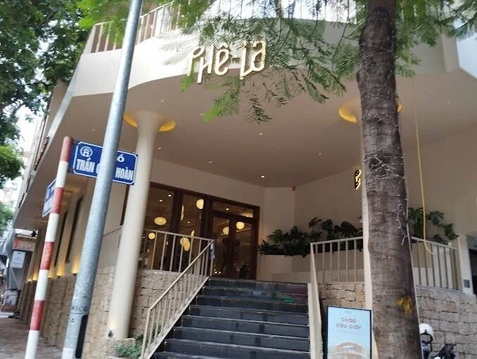 Cửa hàng đồ uống Phê La và loạt quán ăn ở Hà Nội bị phạt Cửa hàng đồ uống Phê La và loạt quán ăn ở Hà Nội bị phạt