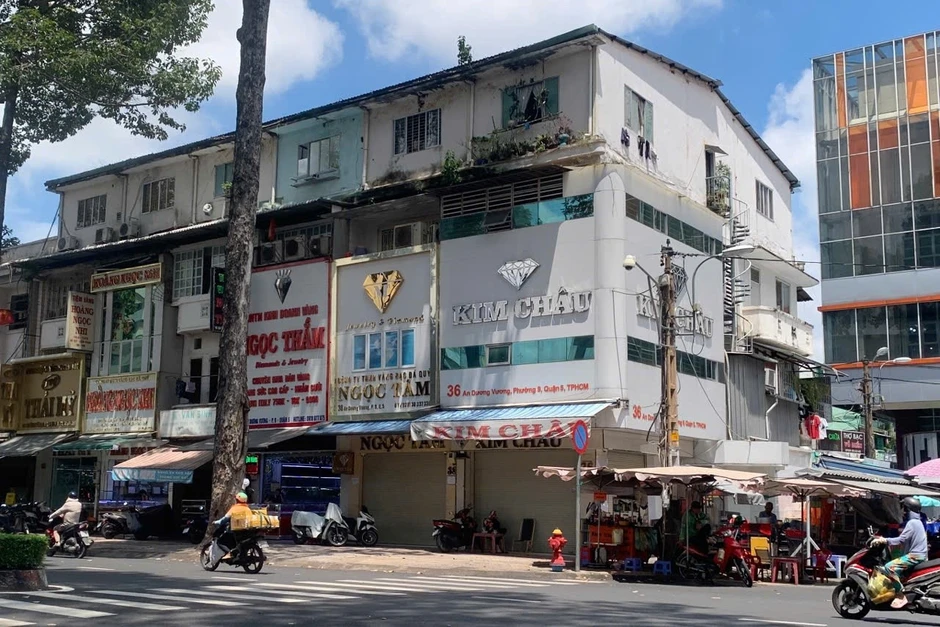 Cửa hàng kim cương nơi giao dịch, chỗ 'đóng băng' Cửa hàng kim cương nơi giao dịch, chỗ 'đóng băng'