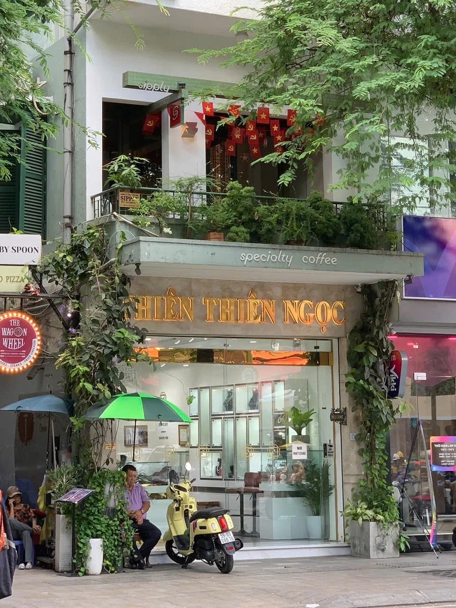 Cửa hàng kim cương nơi giao dịch, chỗ 'đóng băng' Cửa hàng kim cương nơi giao dịch, chỗ 'đóng băng'