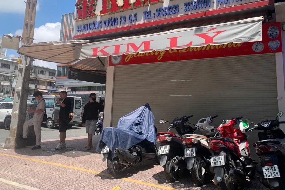 Cửa hàng kim cương nơi giao dịch, chỗ 'đóng băng' Cửa hàng kim cương nơi giao dịch, chỗ 'đóng băng'