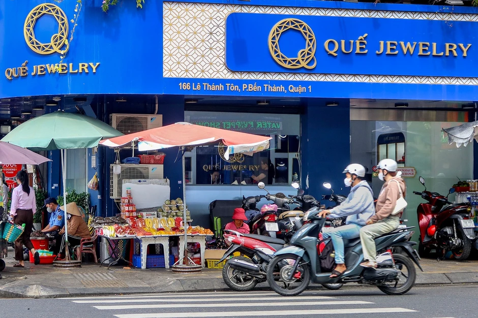 Cửa hàng kim cương nơi giao dịch, chỗ 'đóng băng' Cửa hàng kim cương nơi giao dịch, chỗ 'đóng băng'