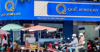 Cửa hàng kim cương nơi giao dịch, chỗ 'đóng băng'