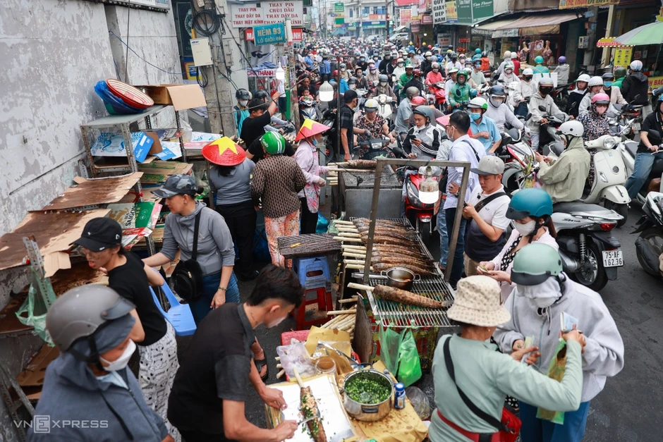 Cửa h&agrave;ng ở TP HCM b&aacute;n 3.000 c&aacute; l&oacute;c nướng ng&agrave;y v&iacute;a Thần T&agrave;i