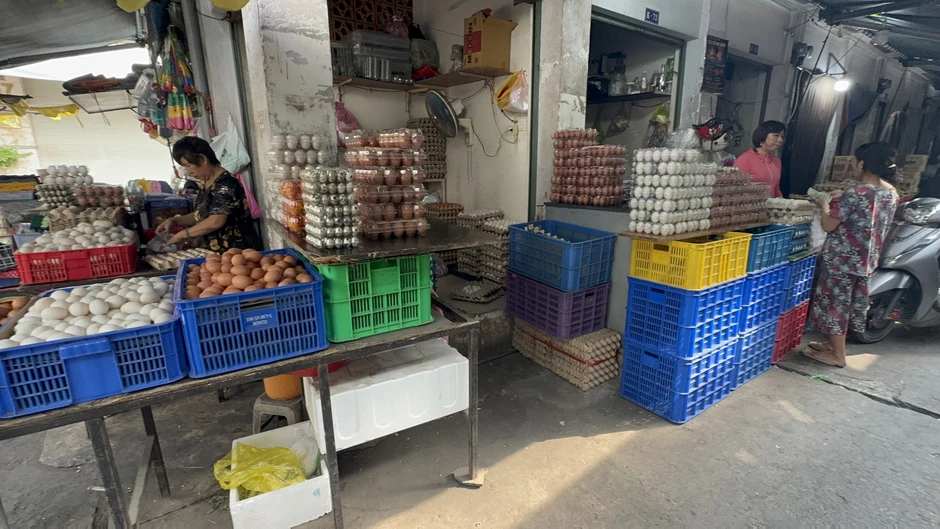 Cùng một loại rau, giá chợ lẻ cao gấp 2-3 lần chợ đầu mối Cùng một loại rau, giá chợ lẻ cao gấp 2-3 lần chợ đầu mối