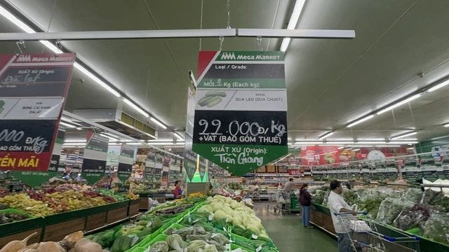 Cùng một loại rau, giá chợ lẻ cao gấp 2-3 lần chợ đầu mối Cùng một loại rau, giá chợ lẻ cao gấp 2-3 lần chợ đầu mối