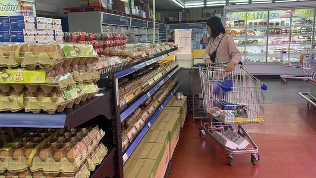 Cùng một loại rau, giá chợ lẻ cao gấp 2-3 lần chợ đầu mối Cùng một loại rau, giá chợ lẻ cao gấp 2-3 lần chợ đầu mối