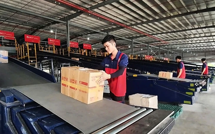 Cước chuyển phát linh hoạt theo xăng dầu, cạnh tranh giữ khách Cước chuyển phát linh hoạt theo xăng dầu, cạnh tranh giữ khách