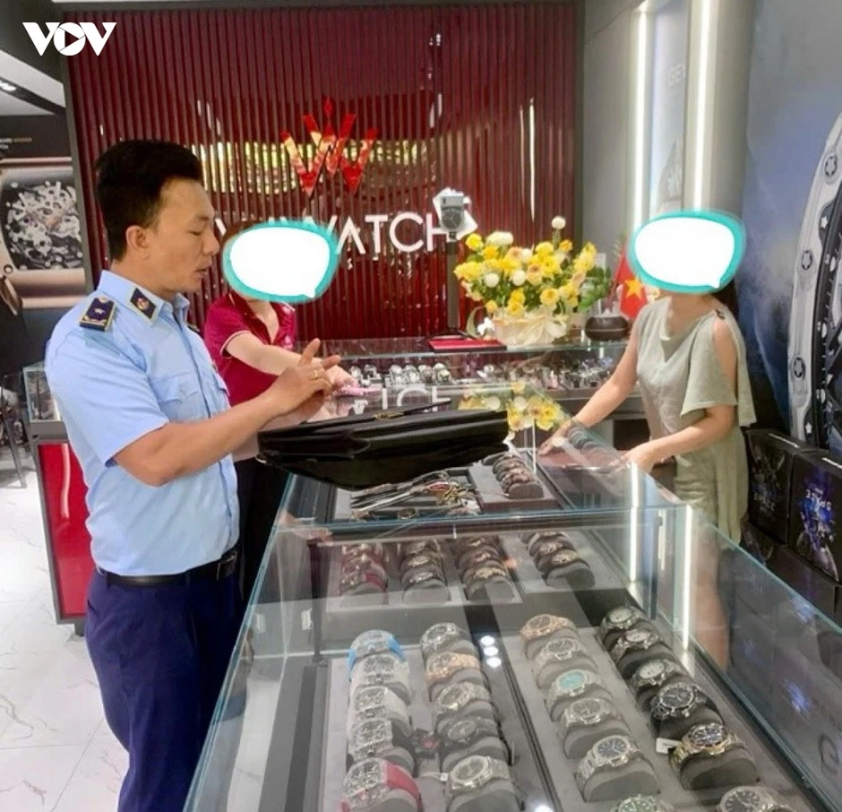 Đà Nẵng phát hiện 5 cơ sở kinh doanh hàng hóa xâm phạm quyền sở hữu trí tuệ Đà Nẵng phát hiện 5 cơ sở kinh doanh hàng hóa xâm phạm quyền sở hữu trí tuệ