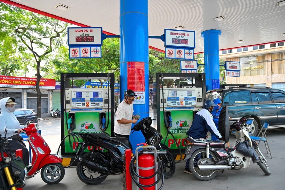 Đại diện Bộ Công Thương chia sẻ trải nghiệm 10 tháng sử dụng xăng E10 Đại diện Bộ Công Thương chia sẻ trải nghiệm 10 tháng sử dụng xăng E10