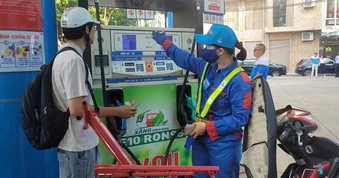 Dần thay thế xăng khoáng RON 95, giá xăng E10 đang ở mức nào?