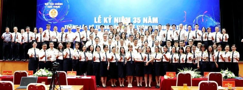Dấu ấn 35 năm tiên phong chuyển đổi số của hệ thống công nghệ thông tin ngành thuế Dấu ấn 35 năm tiên phong chuyển đổi số của hệ thống công nghệ thông tin ngành thuế