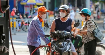 Dầu diesel giảm gần 700 đồng/lít