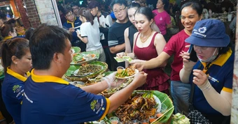 Để du khách mở ví về đêm
