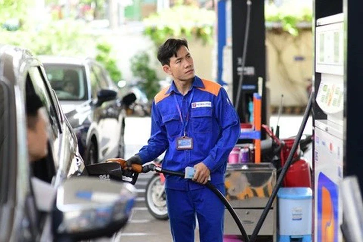 Đề xuất giảm 1.000 đồng/lít thuế môi trường với xăng