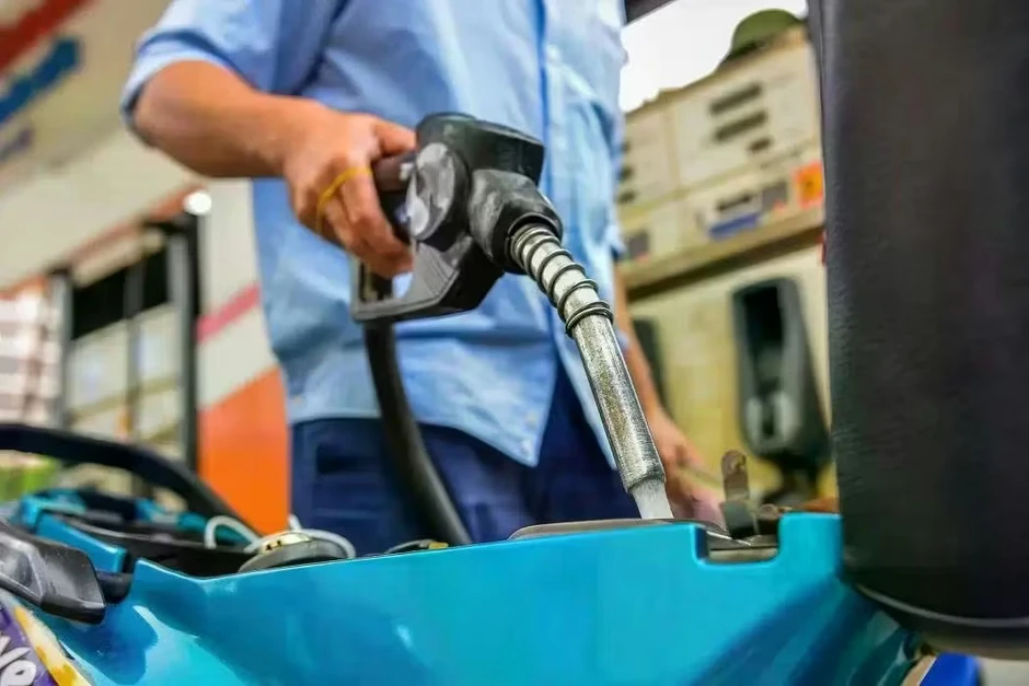 Đề xuất xử phạt cây xăng tự ý giảm lượng bán Đề xuất xử phạt cây xăng tự ý giảm lượng bán