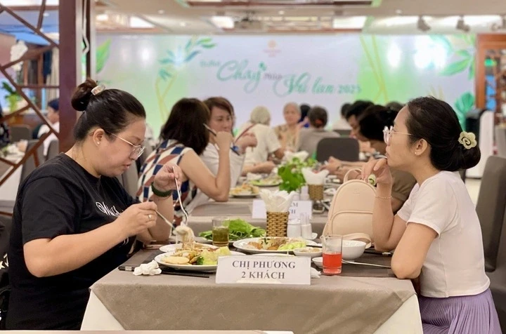 Đĩa cơm, tô phở, ly cà phê lên mức giá mới, gần 60% hàng quán thừa nhận tăng giá Đĩa cơm, tô phở, ly cà phê lên mức giá mới, gần 60% hàng quán thừa nhận tăng giá