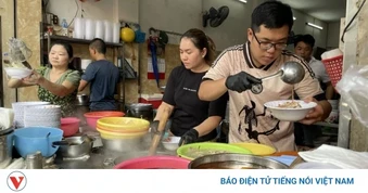 Đĩa cơm, tô phở, ly cà phê lên mức giá mới, gần 60% hàng quán thừa nhận tăng giá